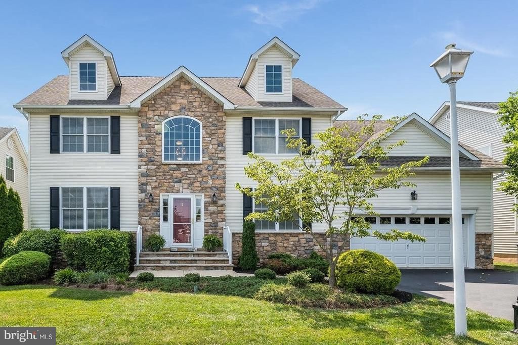 12 Higgins Court, Flemington, NJ 08822 Main Photo