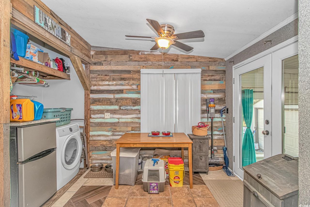 3272 Lyndon Dr. Photo 5