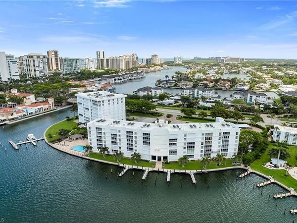 300 Park Shore DR, Unit 2E, NAPLES, FL 34103