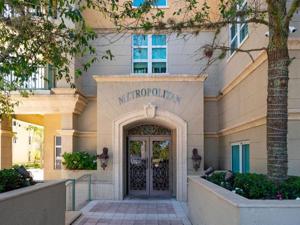 403 S Sapodilla Avenue, Unit 207, West Palm Beach, FL 33401