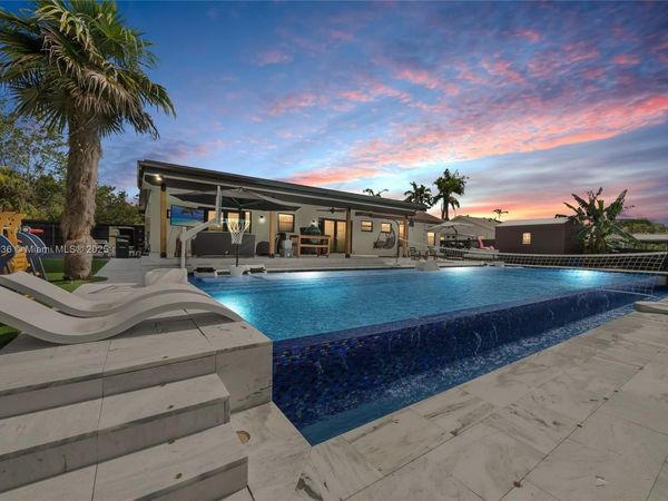 8840 SW 181st Ter, Palmetto Bay, FL 33157