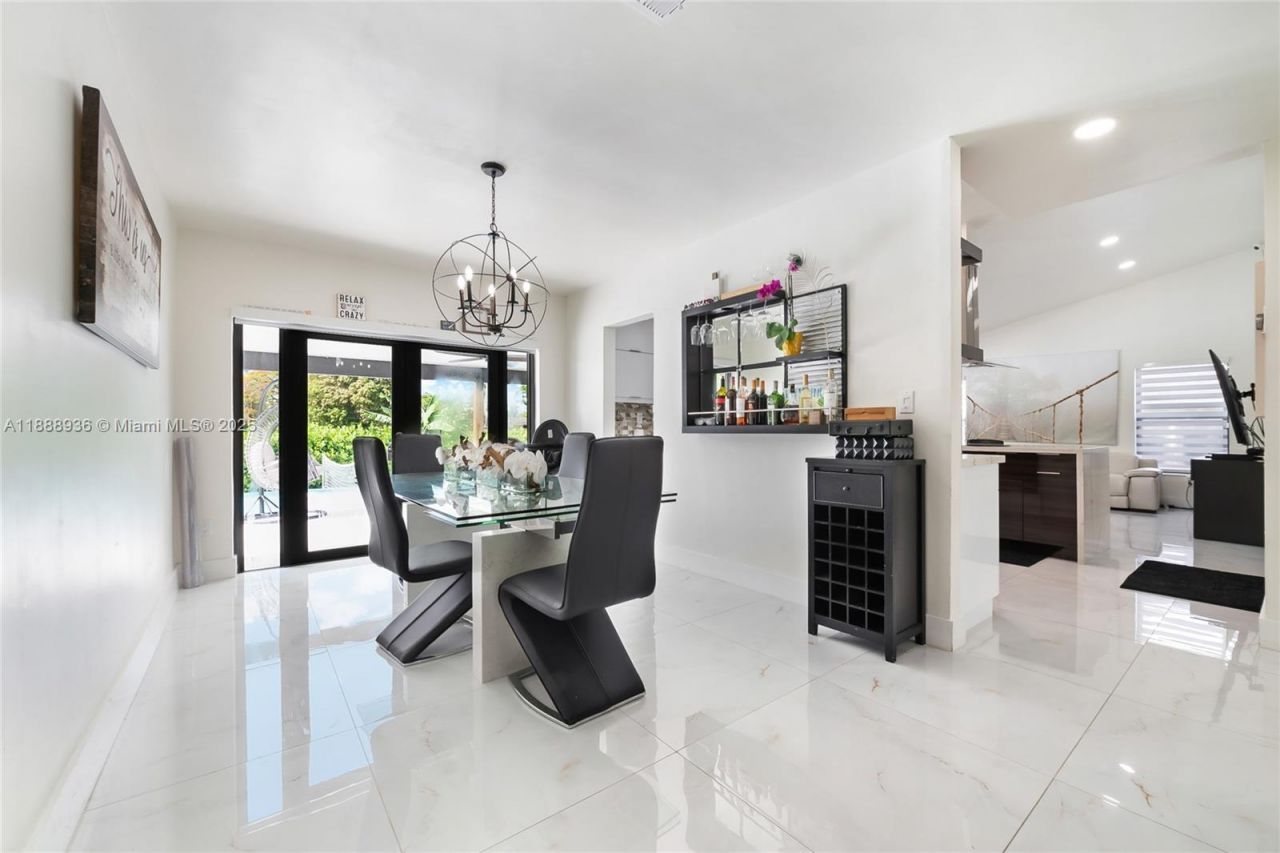 8840 SW 181st Ter, Palmetto Bay, FL 33157 Photo