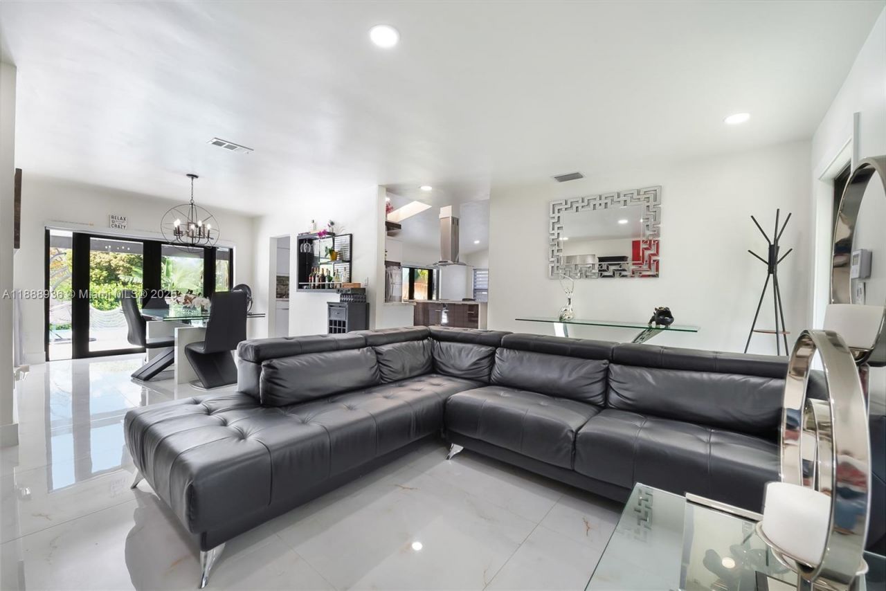 8840 SW 181st Ter, Palmetto Bay, FL 33157 Photo