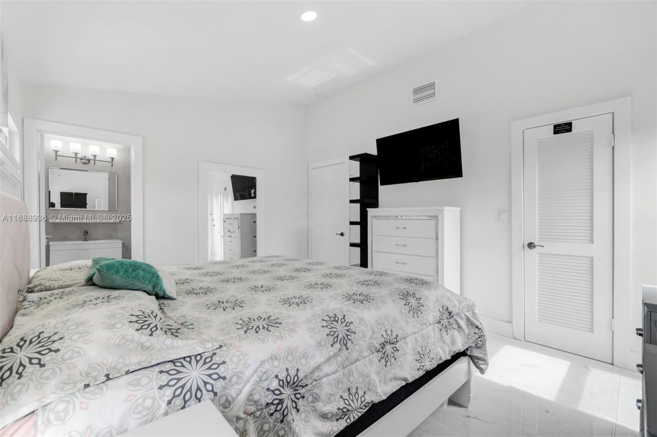 8840 SW 181st Ter, Palmetto Bay, FL 33157 Photo