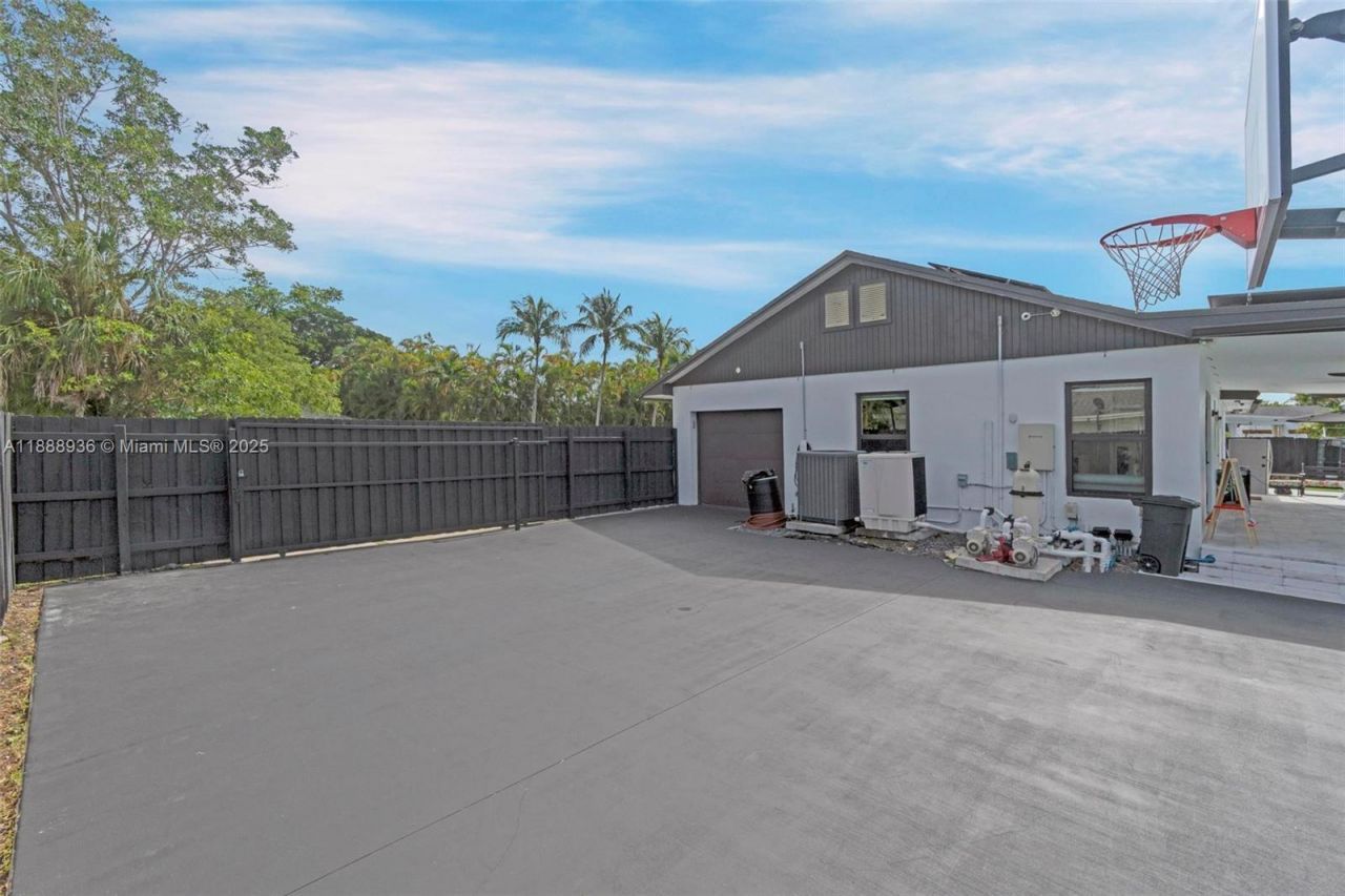 8840 SW 181st Ter, Palmetto Bay, FL 33157 Photo