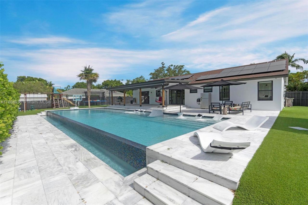 8840 SW 181st Ter, Palmetto Bay, FL 33157 Photo