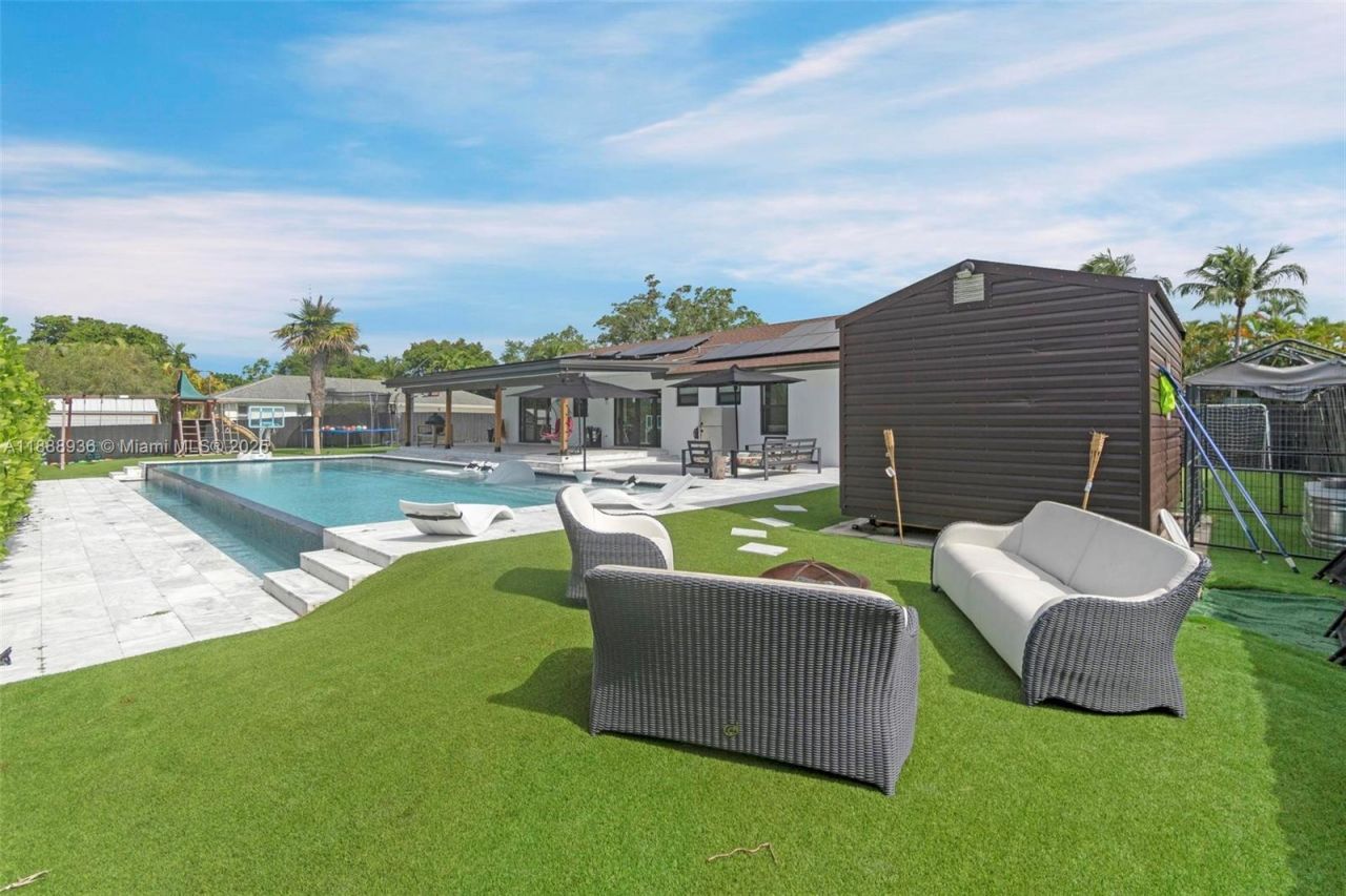 8840 SW 181st Ter, Palmetto Bay, FL 33157 Photo