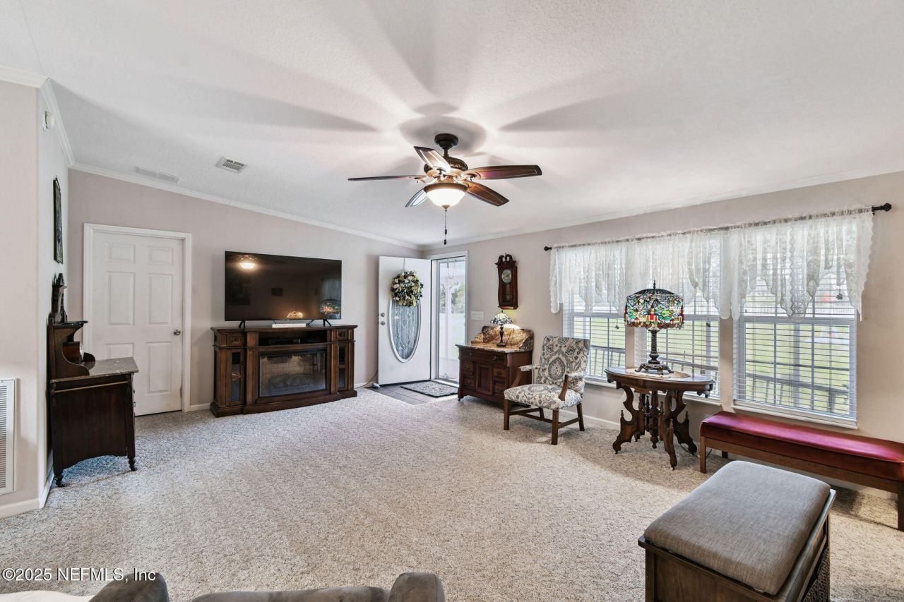 135 Lake Como Drive, Pomona Park, FL 32181 Photo