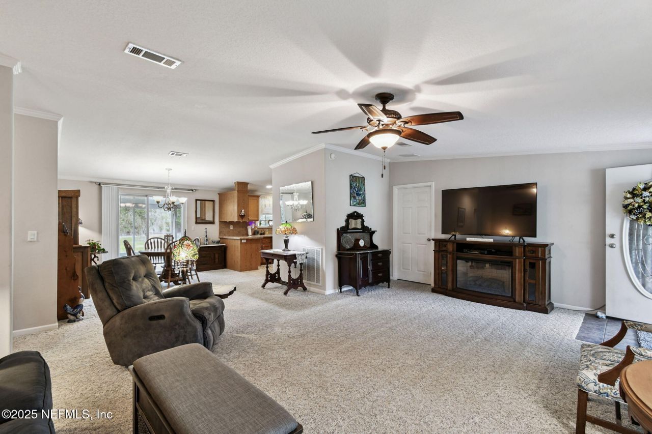 135 Lake Como Drive, Pomona Park, FL 32181 Photo