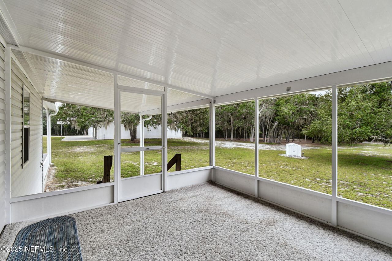 135 Lake Como Drive, Pomona Park, FL 32181 Photo