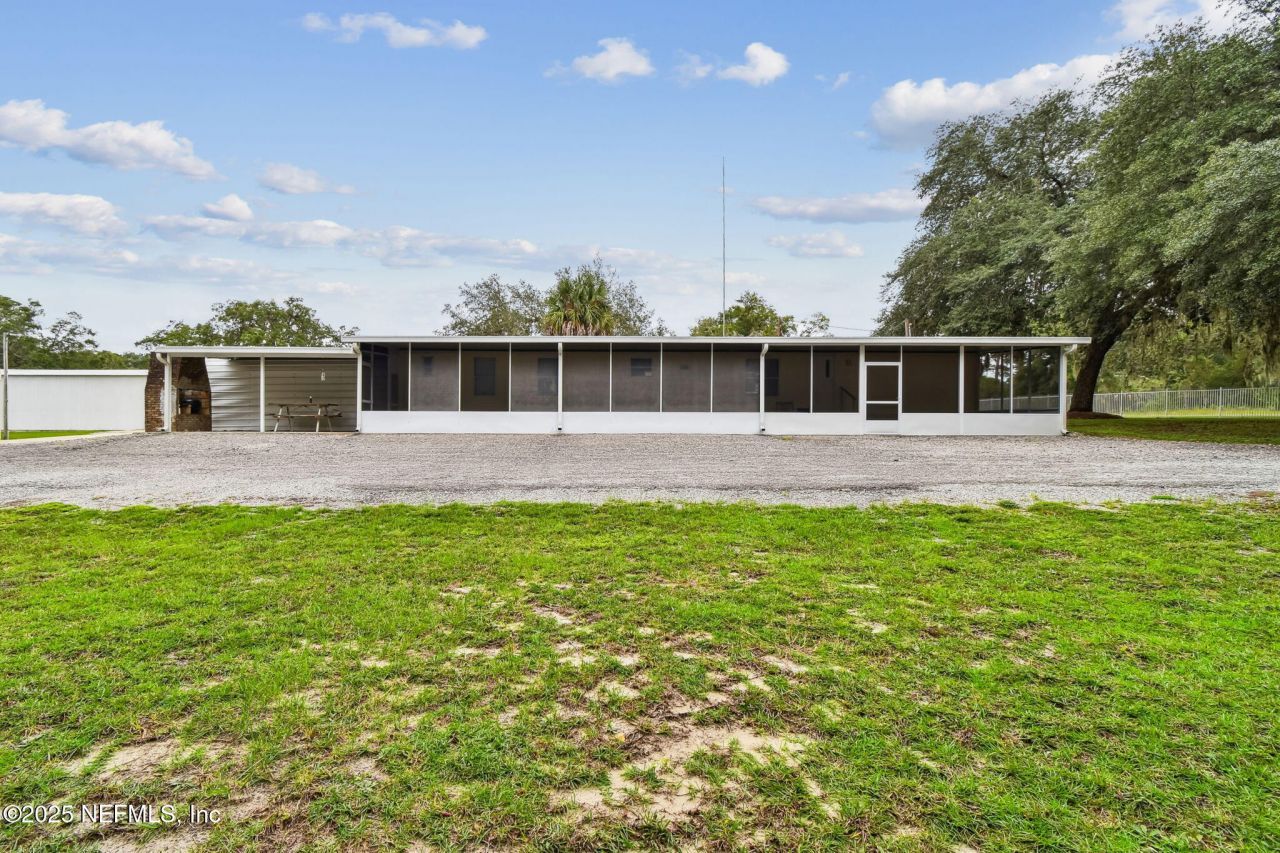 135 Lake Como Drive, Pomona Park, FL 32181 Photo