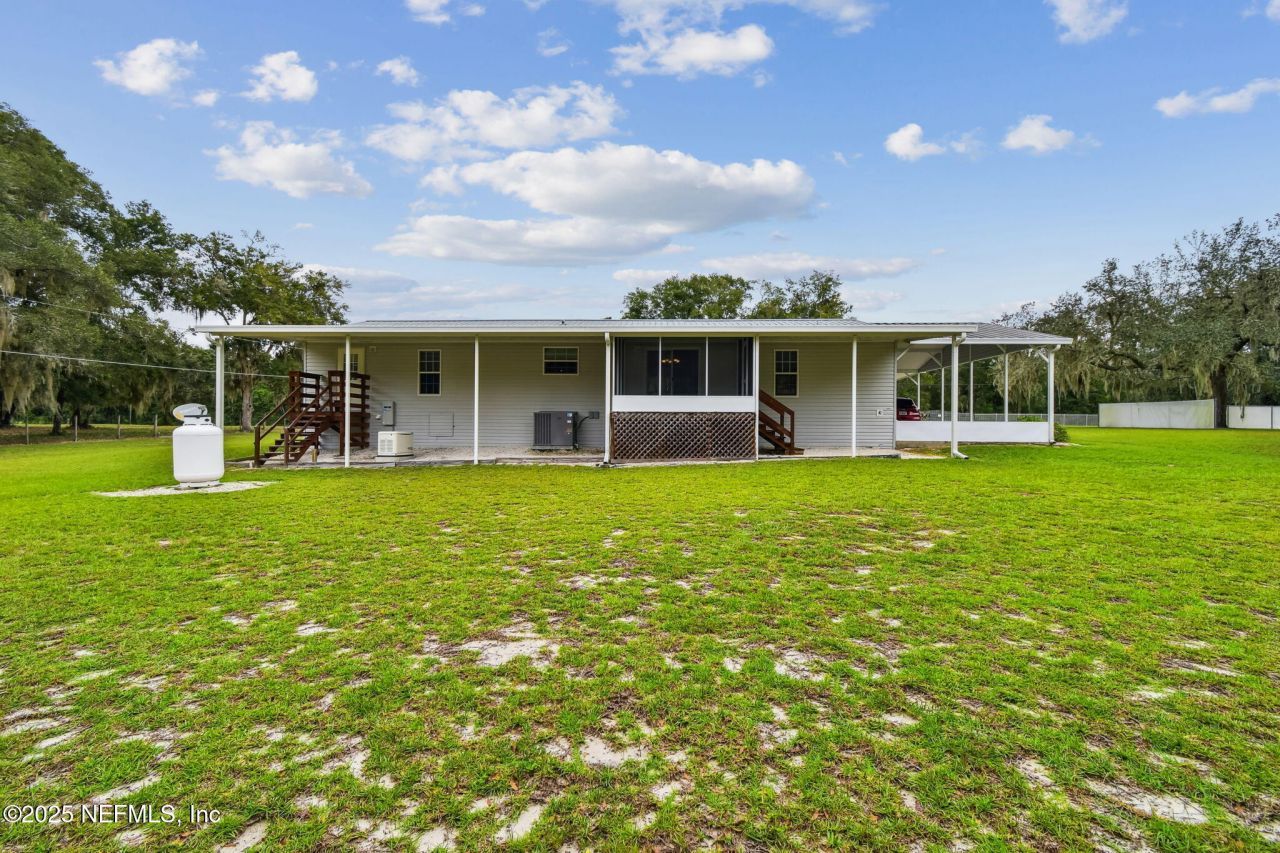 135 Lake Como Drive, Pomona Park, FL 32181 Photo