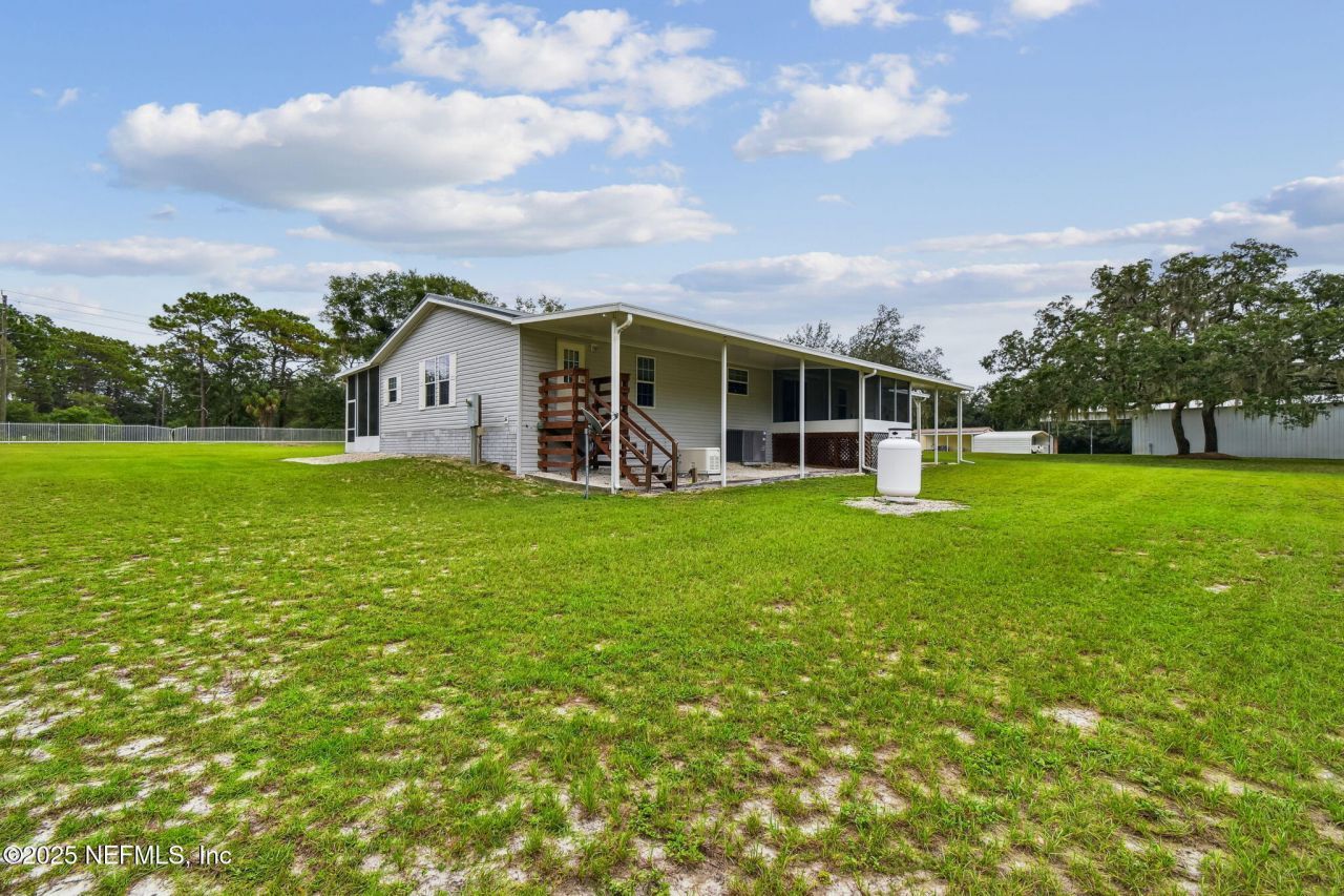 135 Lake Como Drive, Pomona Park, FL 32181 Photo