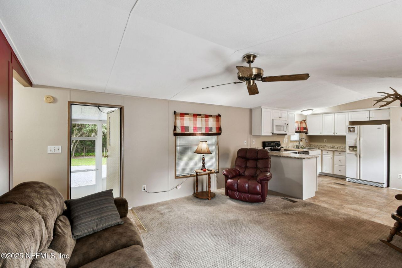 135 Lake Como Drive, Pomona Park, FL 32181 Photo