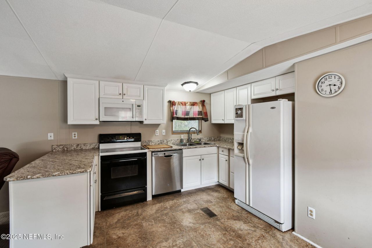 135 Lake Como Drive, Pomona Park, FL 32181 Photo