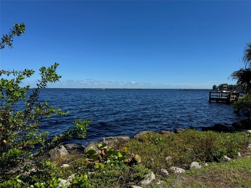 412 Indian River Drive, Sebastian, FL 32958 Photo