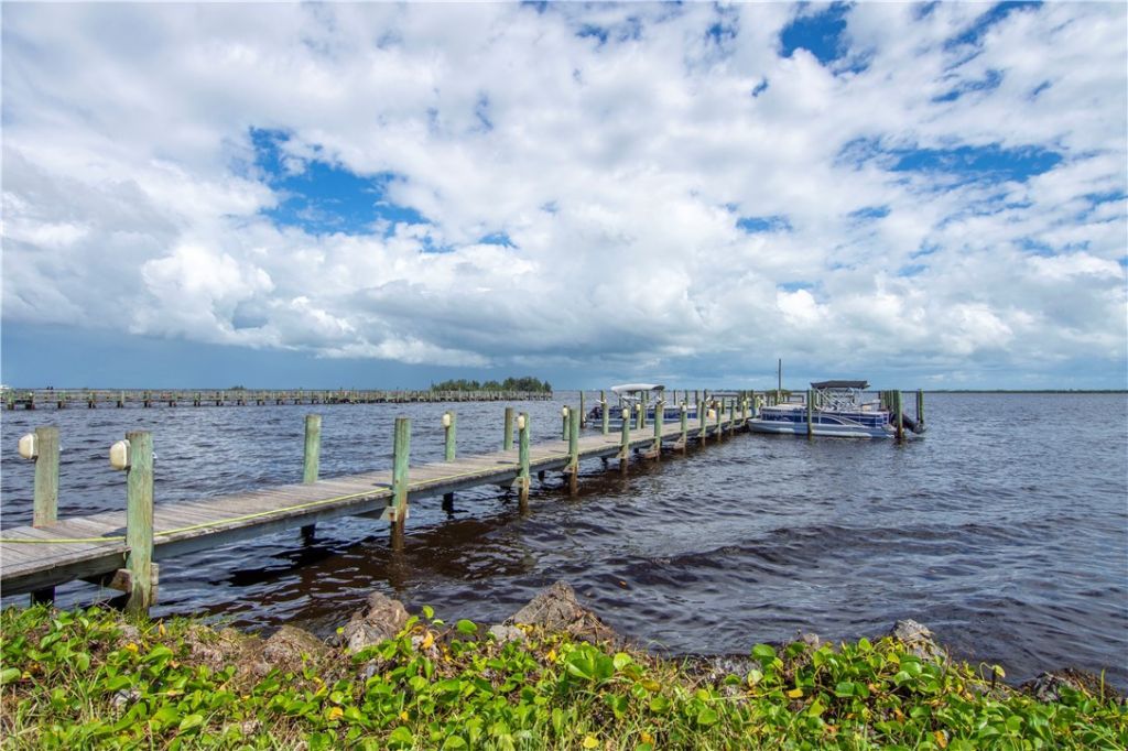 412 Indian River Drive, Sebastian, FL 32958 Photo