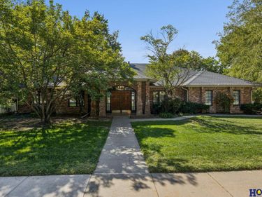 841 Coachmans Drive, Lincoln, NE 68510