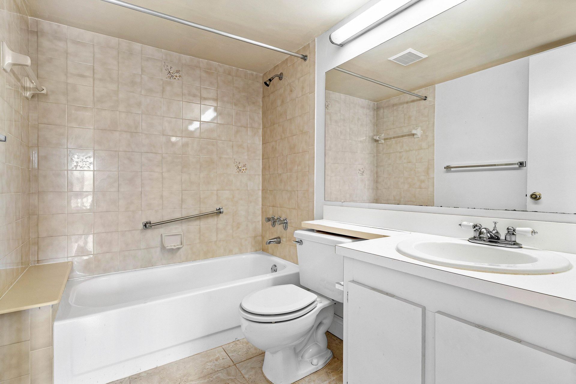 826 Sky Pine Way, Unit D1, Greenacres, FL 33415 Photo