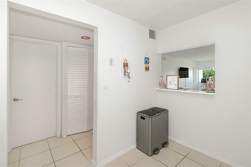 100 Lakeview Drive, Unit 206, Weston, FL 33326 Photo