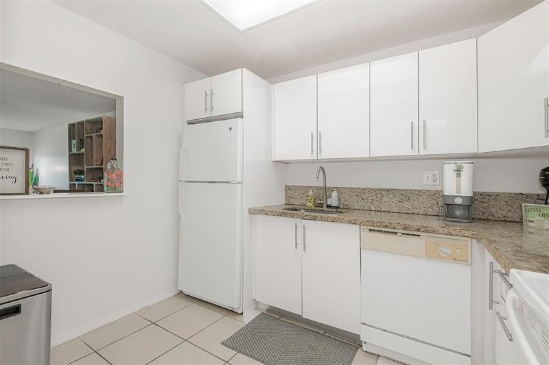 100 Lakeview Drive, Unit 206, Weston, FL 33326 Photo