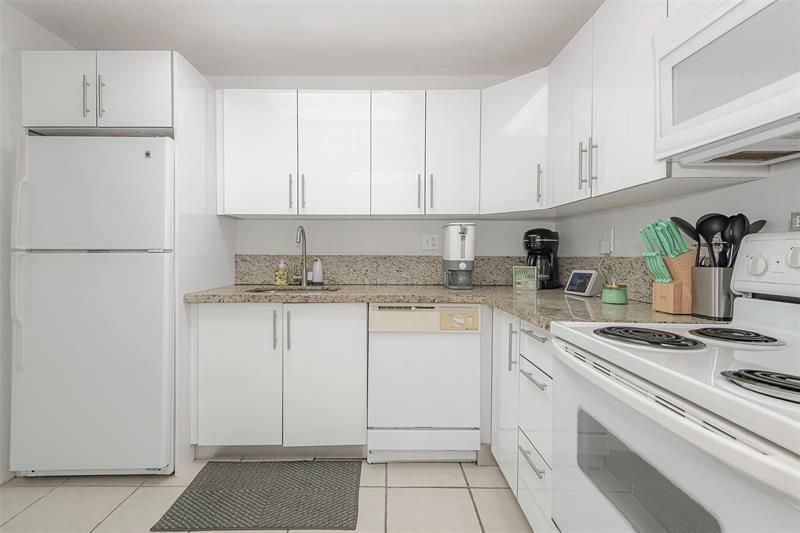 100 Lakeview Drive, Unit 206, Weston, FL 33326 Photo