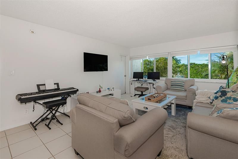 100 Lakeview Drive, Unit 206, Weston, FL 33326 Photo