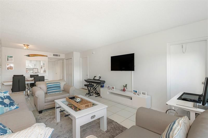 100 Lakeview Drive, Unit 206, Weston, FL 33326 Photo