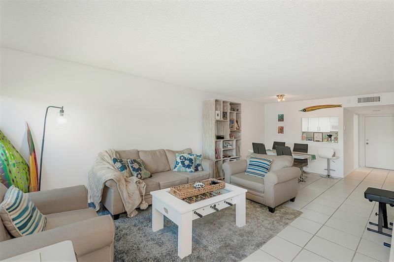 100 Lakeview Drive, Unit 206, Weston, FL 33326 Photo