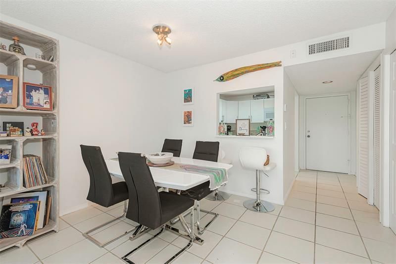 100 Lakeview Drive, Unit 206, Weston, FL 33326 Photo