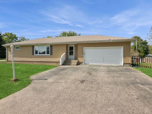 1807 Beach Road, McHenry, IL 60050