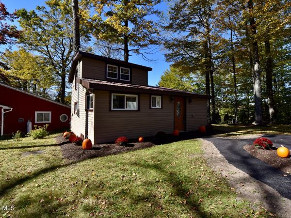 8 Park Avenue, Middle Grove, NY 12850