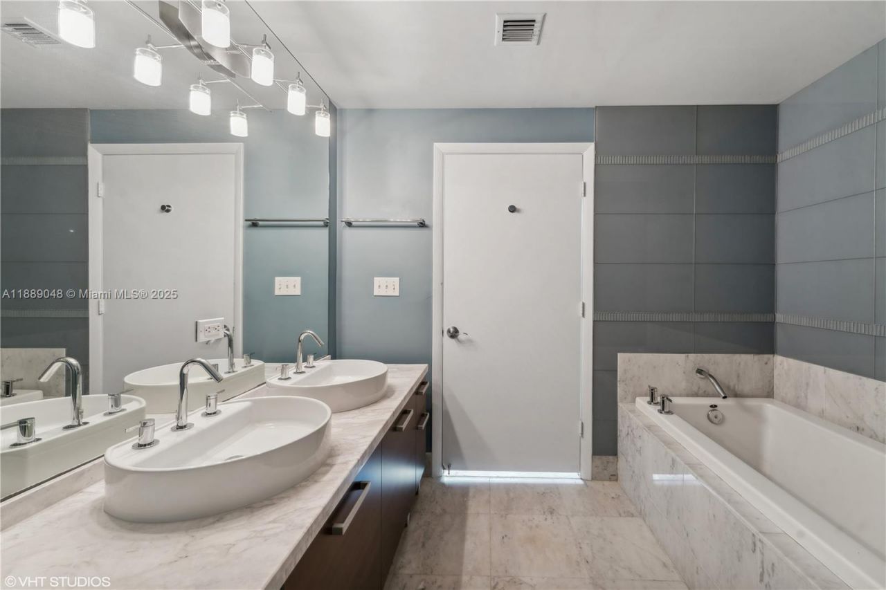 244 Biscayne Blvd, Unit 3903, Miami, FL 33132 Photo