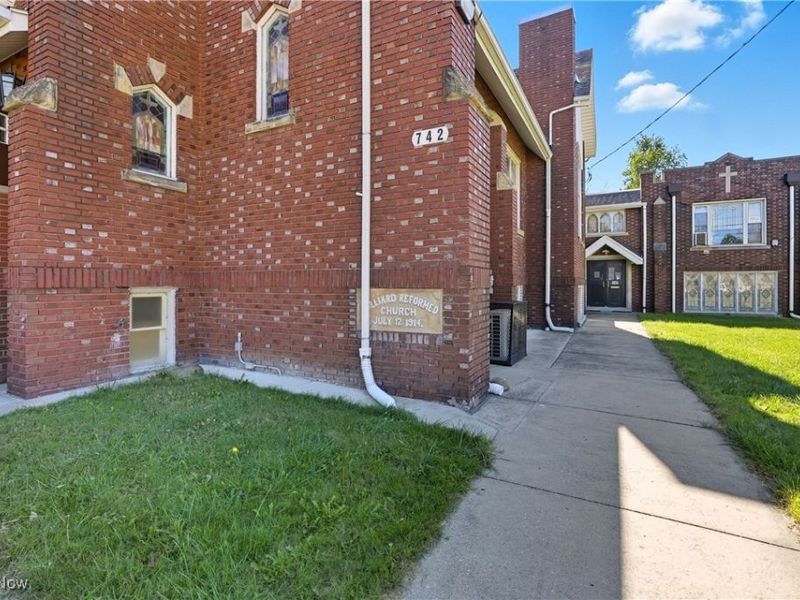 742 Johnston Street, Akron, OH 44306 Photo 2