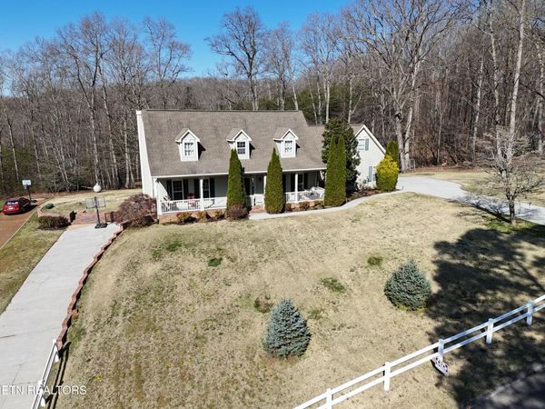 511 Emerald Ave, Kodak, TN 37764