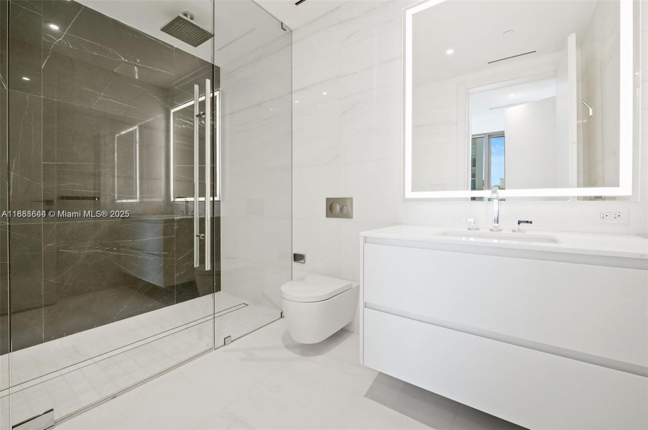 300 Biscayne Blvd Way, Unit 2908, Miami, FL 33131 Photo