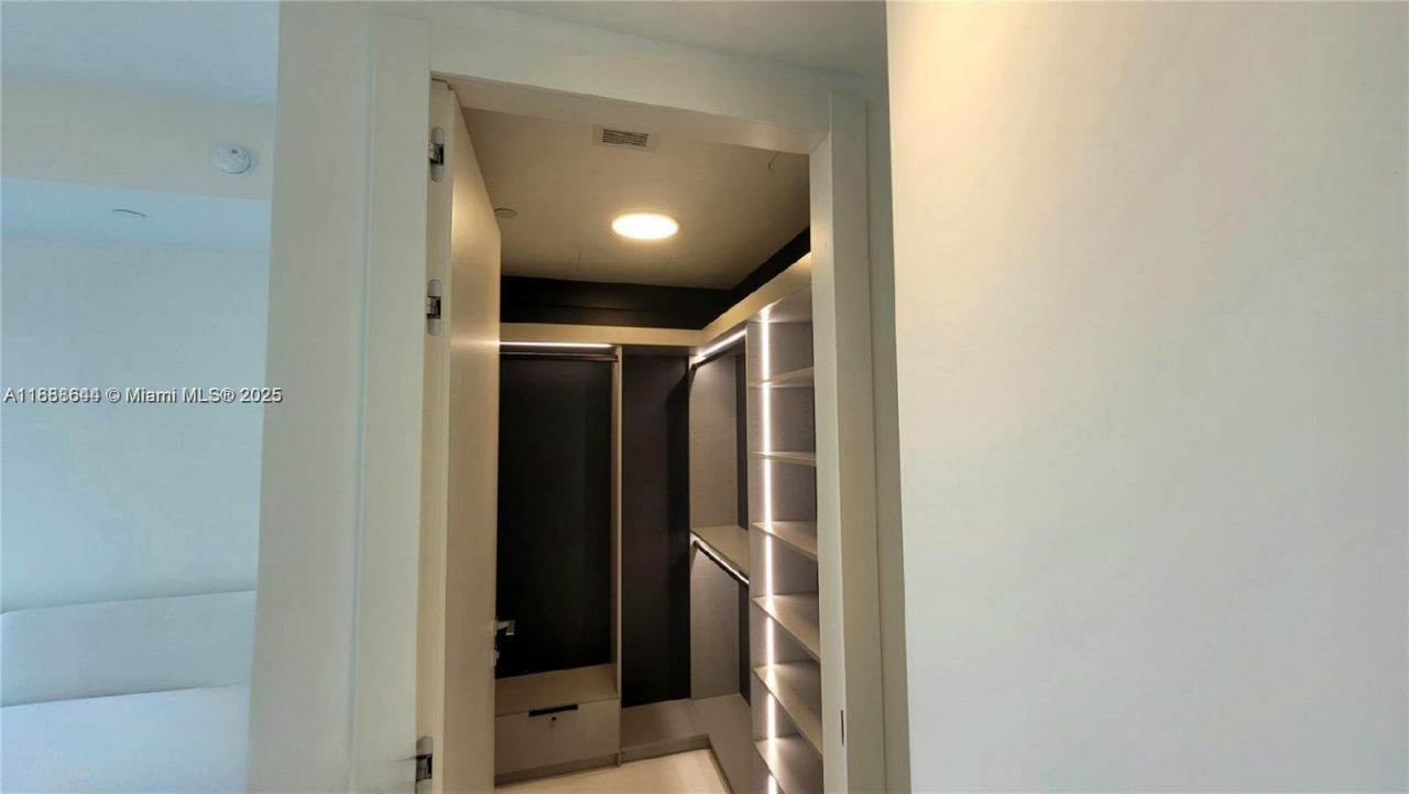 300 Biscayne Blvd Way, Unit 2908, Miami, FL 33131 Photo