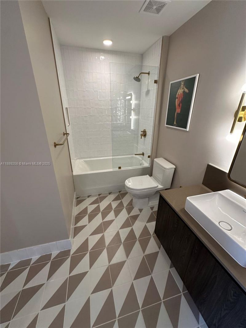 159 NE 6th St, Unit PH-5013, Miami, FL 33132 Photo