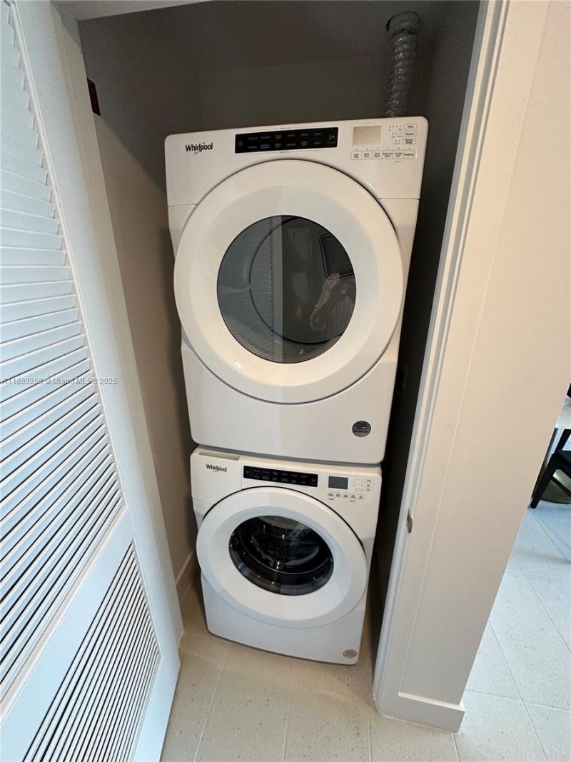 159 NE 6th St, Unit PH-5013, Miami, FL 33132 Photo