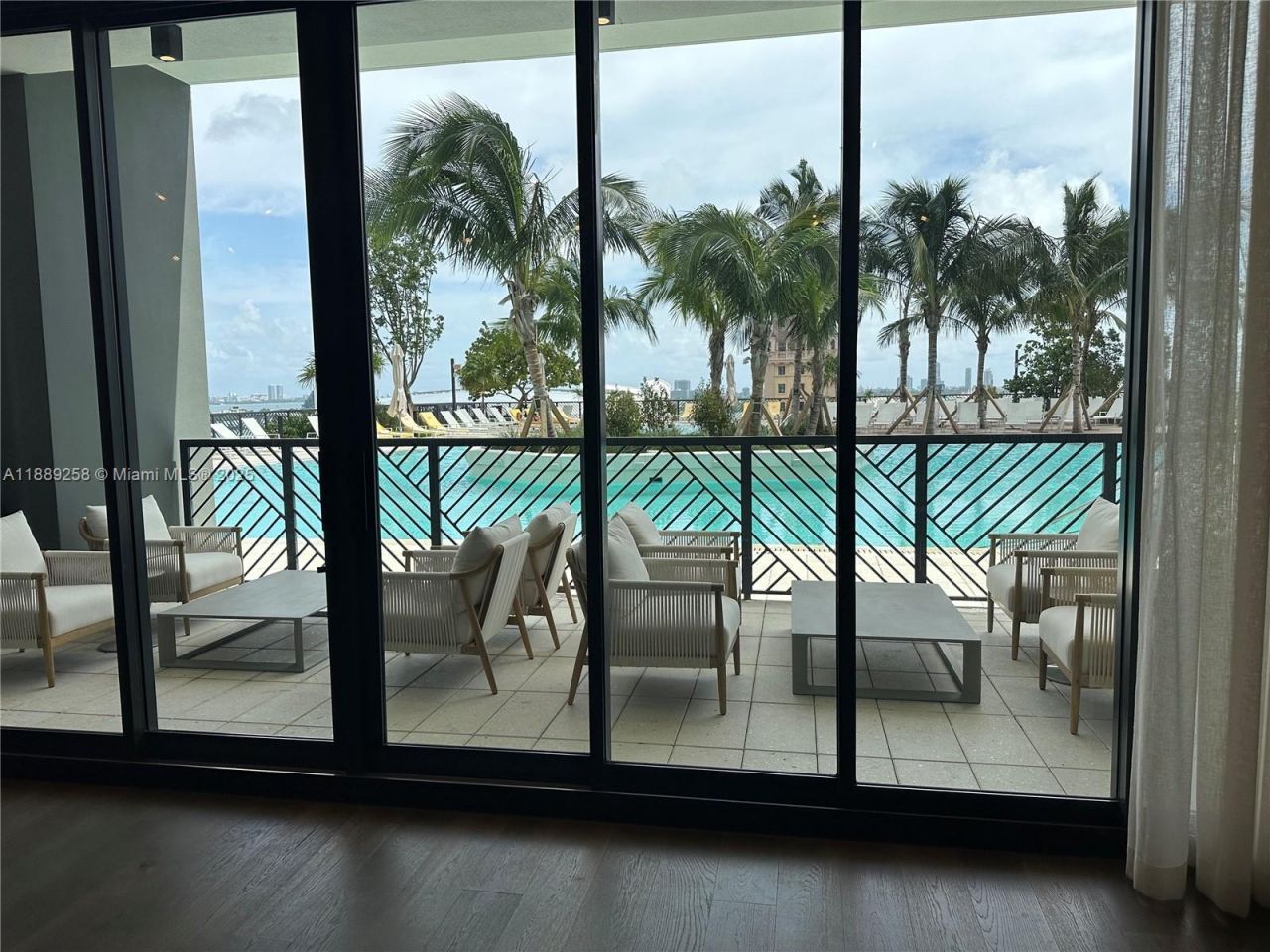 159 NE 6th St, Unit PH-5013, Miami, FL 33132 Photo