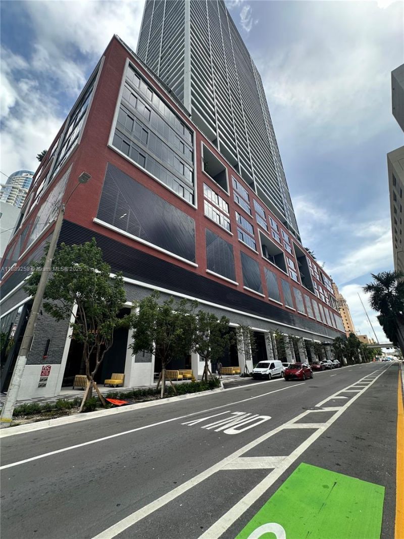 159 NE 6th St, Unit PH-5013, Miami, FL 33132 Photo