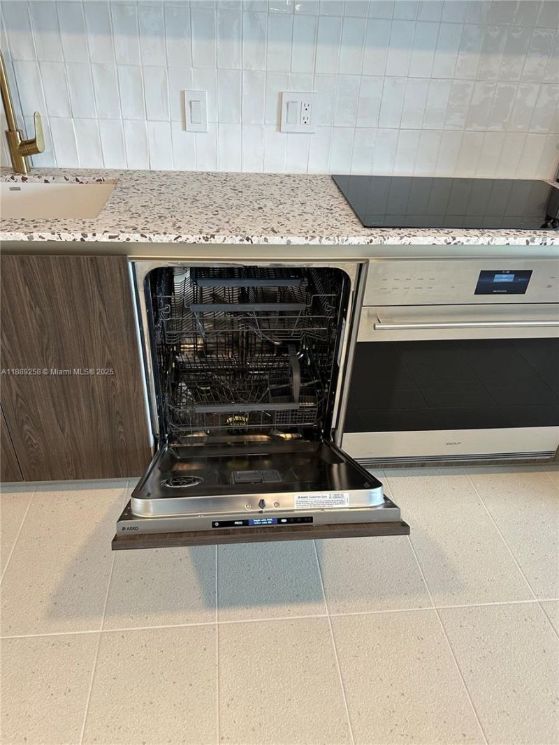 159 NE 6th St, Unit PH-5013, Miami, FL 33132 Photo