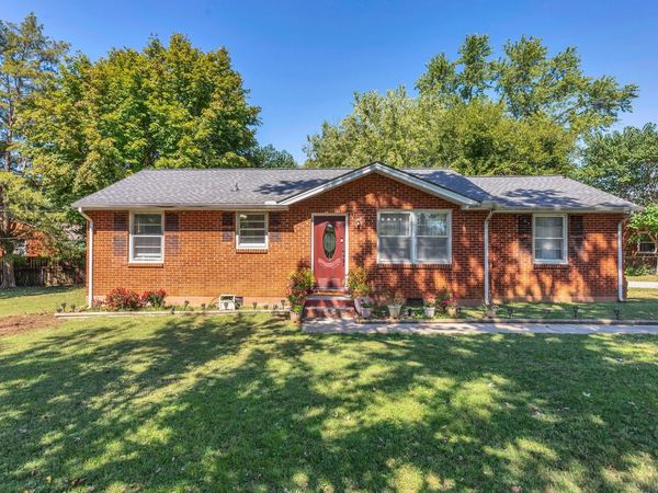 1030 Hunt St, Murfreesboro, TN 37130