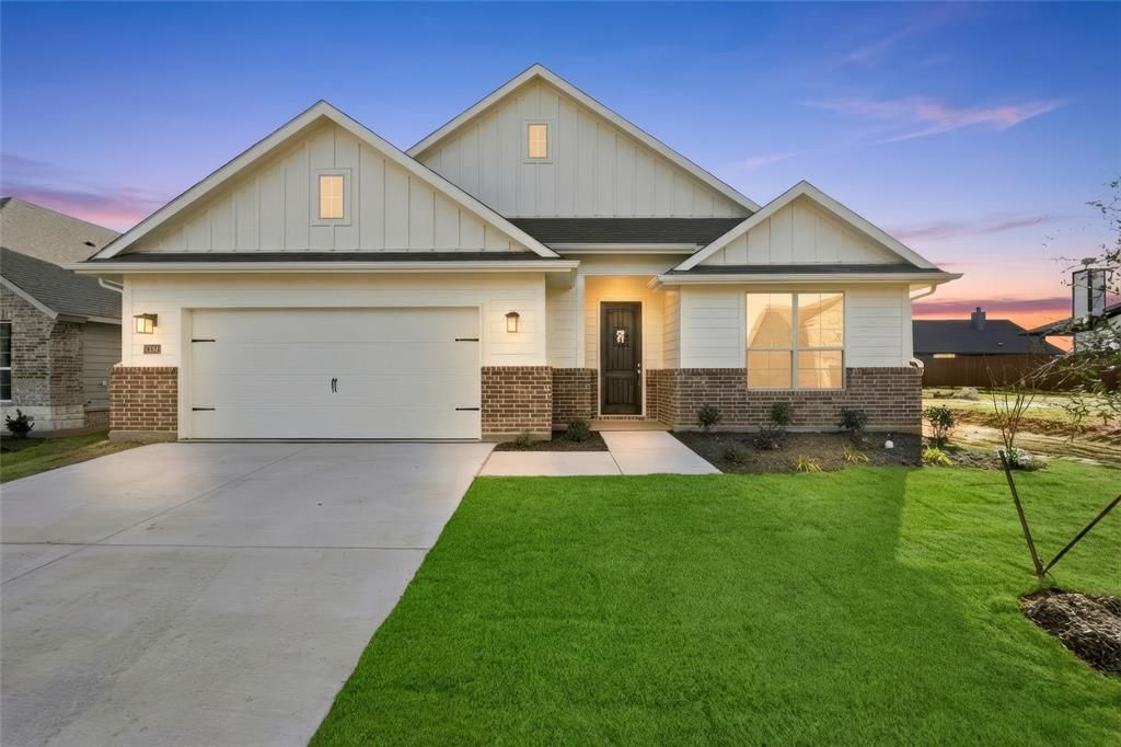 1240 Sabine River Lane, Springtown, TX 76082 Main Photo