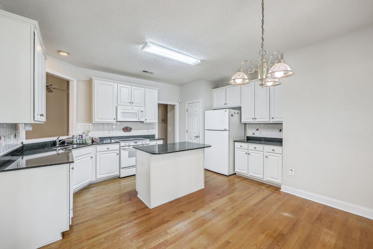 301 Bellerive Lane Photo 15