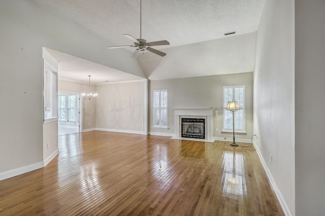 301 Bellerive Lane Photo 8