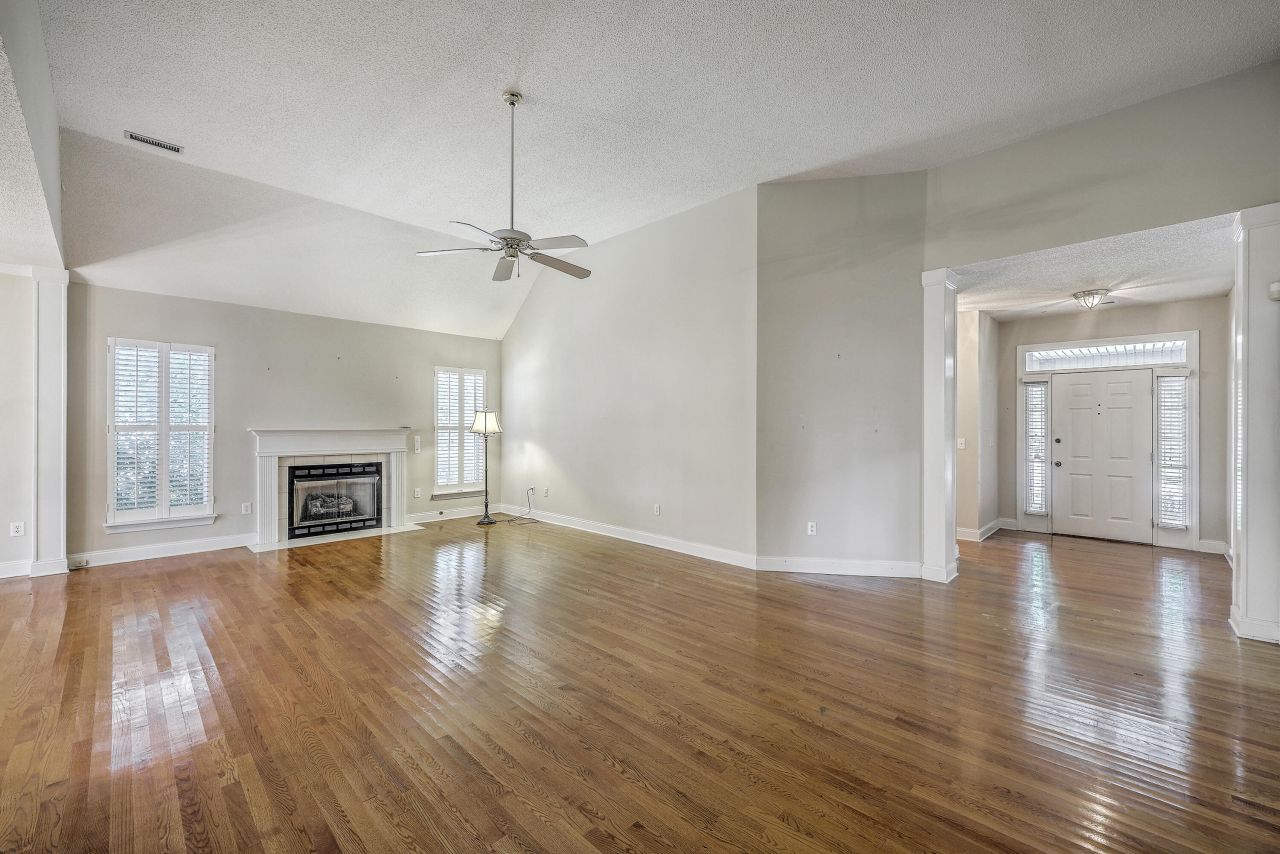 301 Bellerive Lane Photo 9