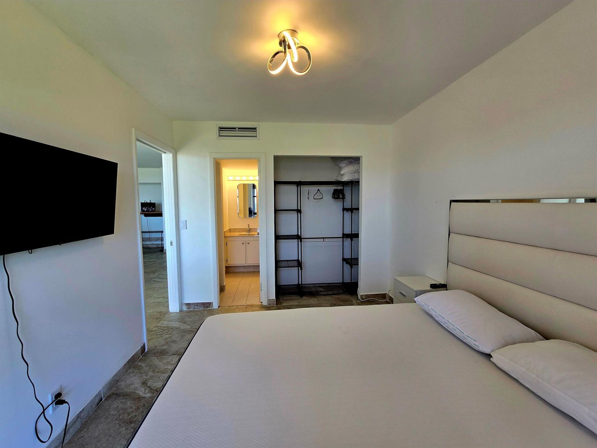 20335 W Country Club Drive, Unit 2208, Aventura, FL 33180 Photo