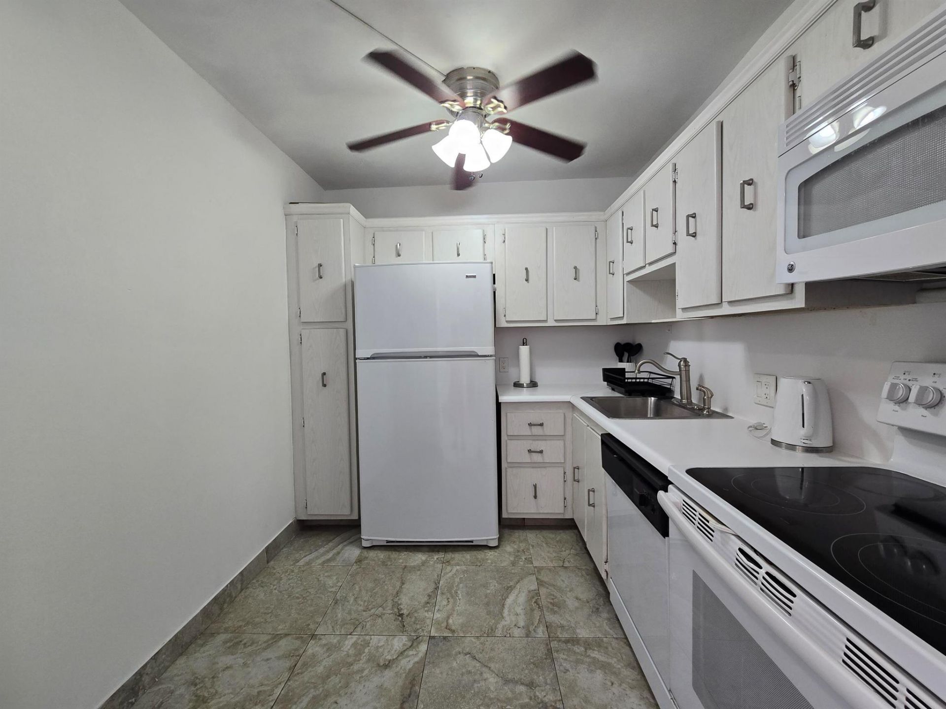 20335 W Country Club Drive, Unit 2208, Aventura, FL 33180 Photo