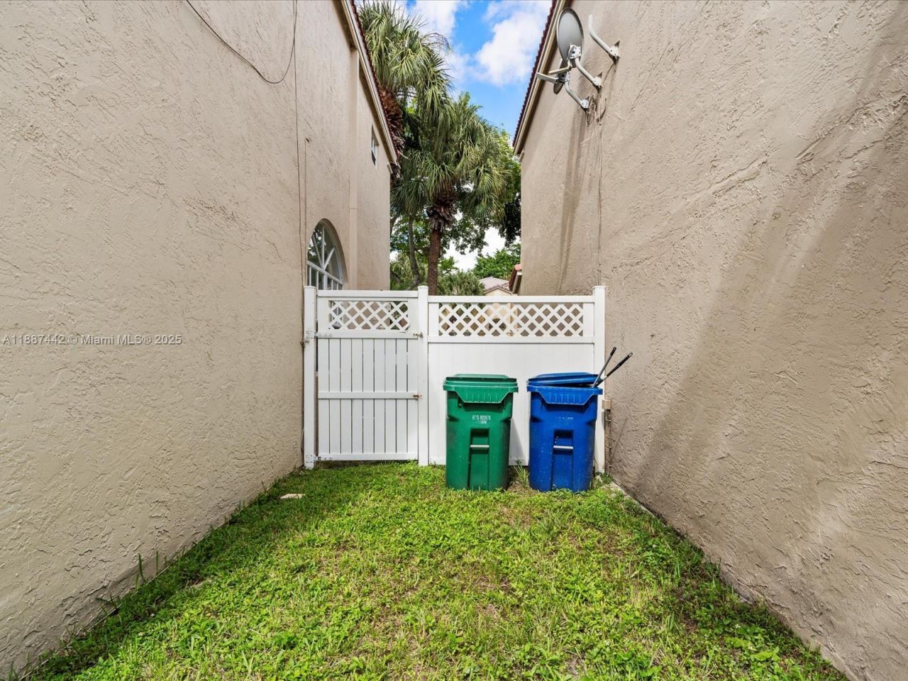 417 NW 87th Ln, Coral Springs, FL 33071 Photo